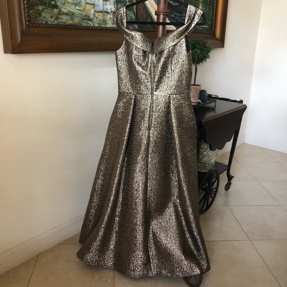 Mia Paluzzi Gold formal gown - Picture 2 of 3